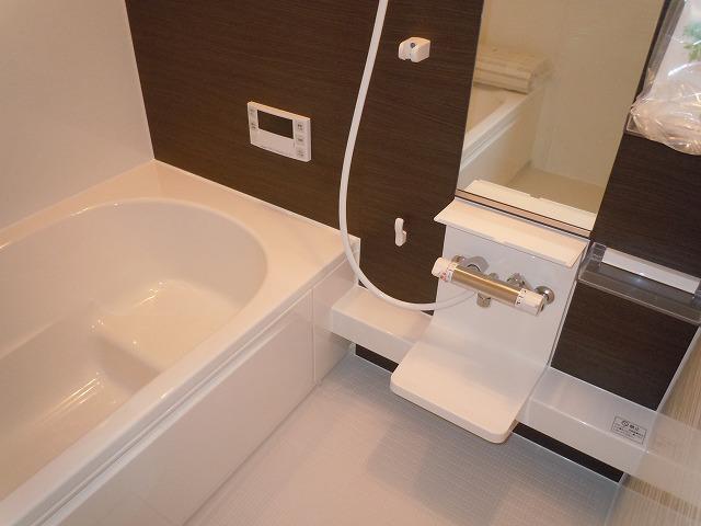 Bathroom. Bathroom is with a heating dryer! Eco Jaws adoption! ! 