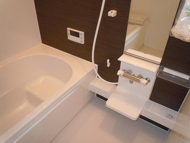 Bathroom. Bathroom is with a heating dryer! Eco Jaws adoption! !