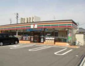 Convenience store. 300m to Seven-Eleven