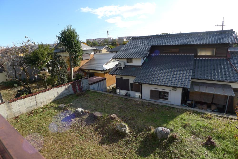 View photos from the dwelling unit. View from the site (November 2013) Shooting