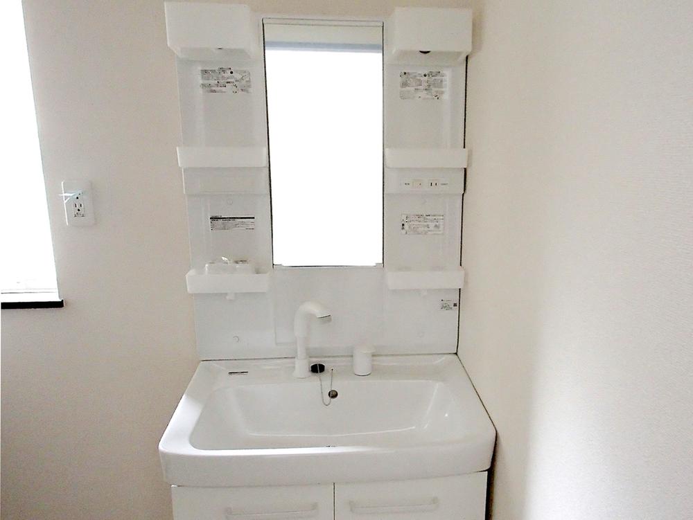 Wash basin, toilet. Indoor (11 May 2013) Shooting