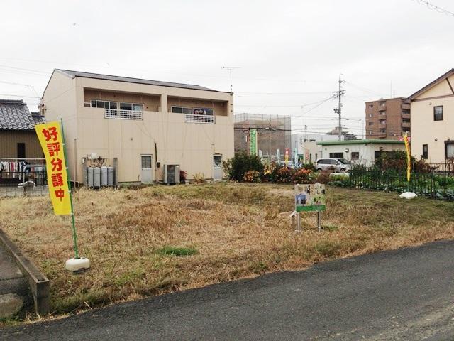 Local photos, including front road. Local Photos