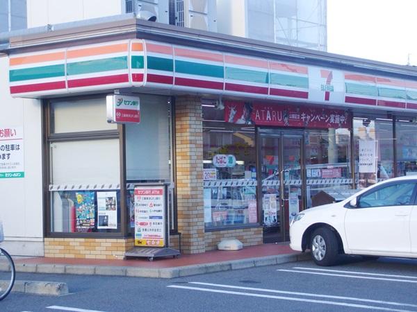 Convenience store. I think it is useful to 190m convenience store is near to Seven-Eleven