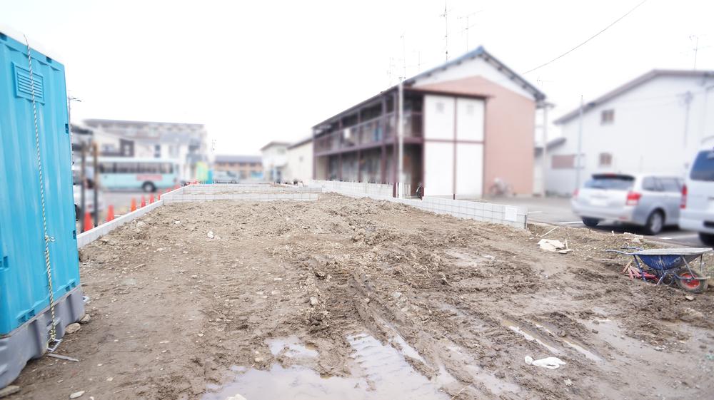 Local appearance photo. Local (12 May 2013) Shooting