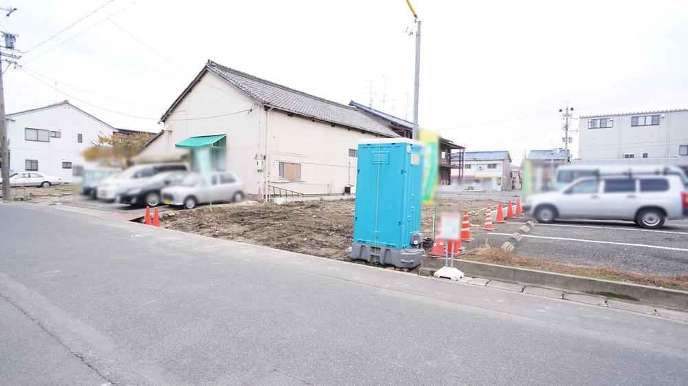 Local photos, including front road. Local (12 May 2013) Shooting