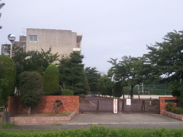 Junior high school. 1266m to the north of Nagoya Municipal Tenjin junior high school