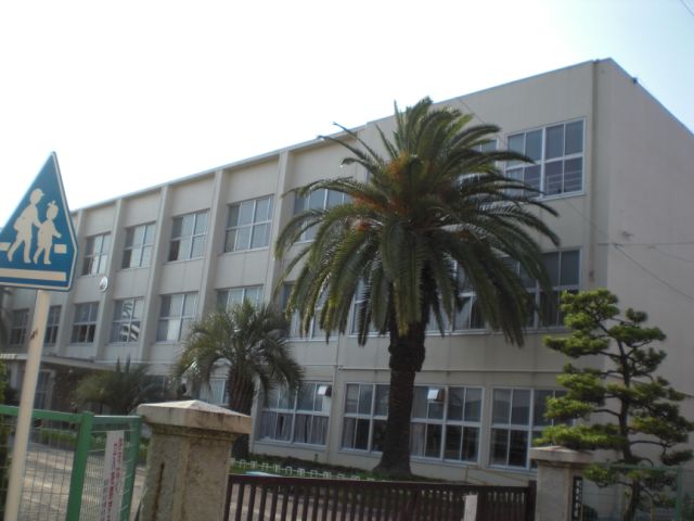 Primary school. Municipal Shikatsu up to elementary school (elementary school) 1500m