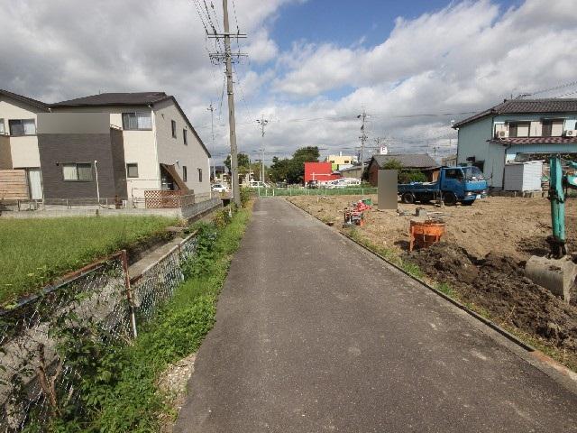 Other local. Frontal road