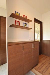 Entrance. Mirror with cupboard