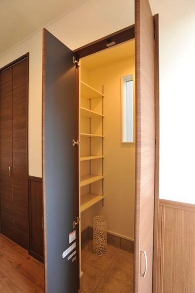 Entrance. Convenient adjustable shelves dirt floor storage