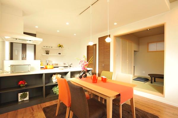 Living. Pendant lighting with dining