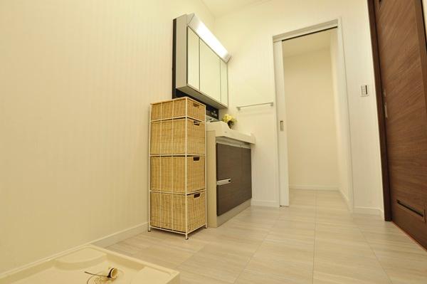 Wash basin, toilet. This basin undressing room of wide space