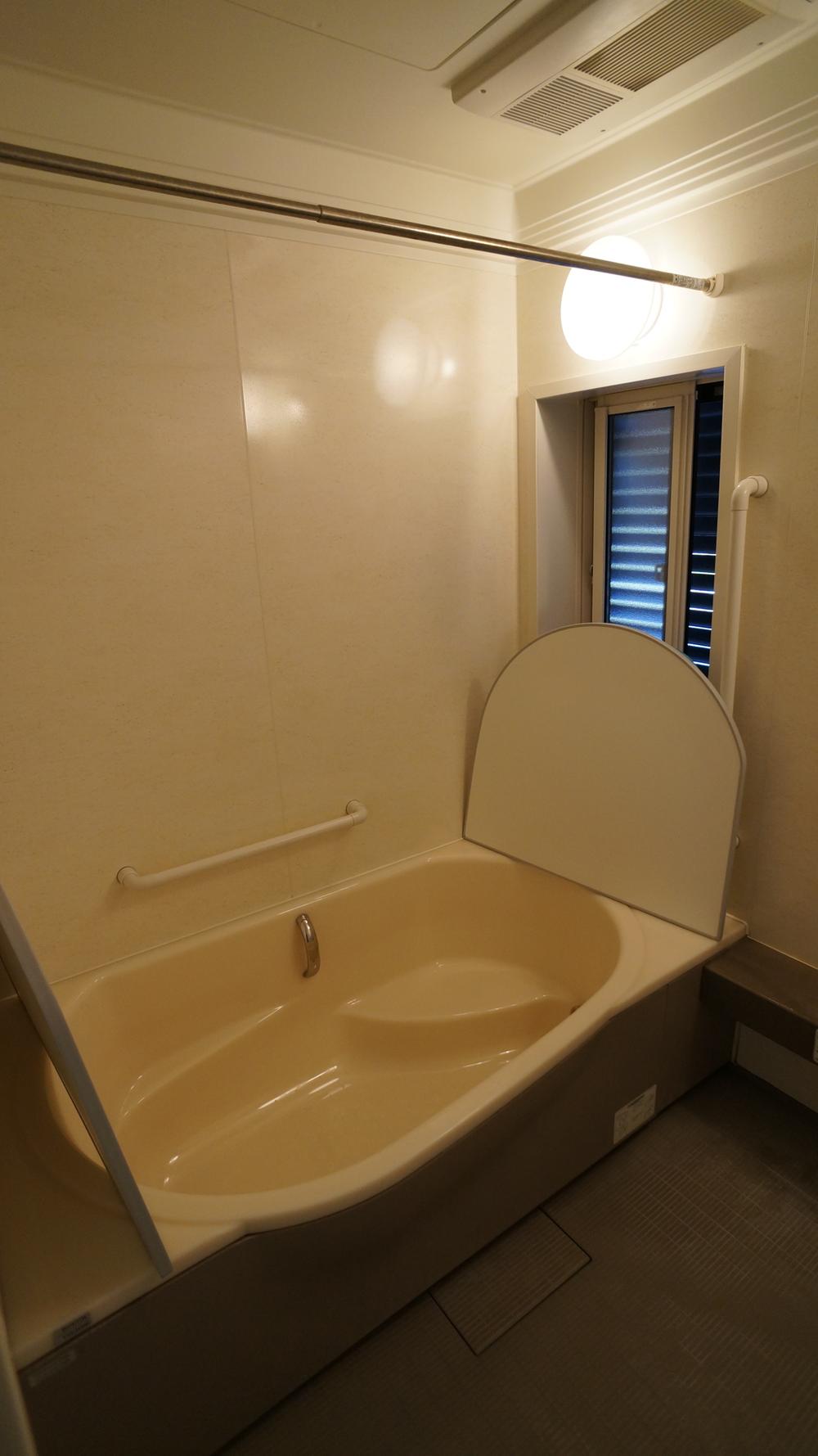 Bathroom. 1621 washing place spacious in size! Nanoe with function (mold in the bathroom is the function to keep the breeding is difficult to clean environment) with a heating ventilation dryer