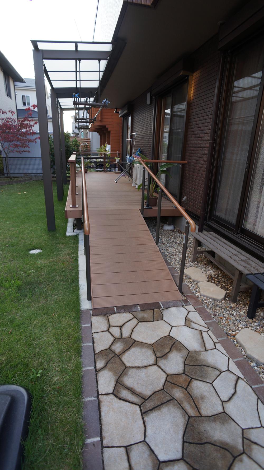 Garden. Eaves, Wood deck with a slope!