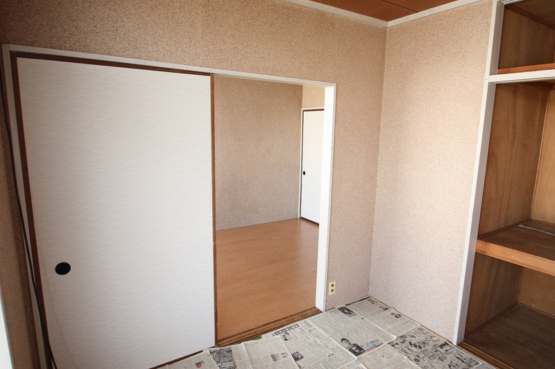 Living and room. Japanese-style room 4.5 tatami mats and storage