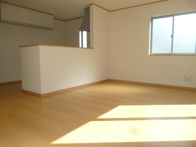 Living. Spacious 16 Pledge of living (same specifications)