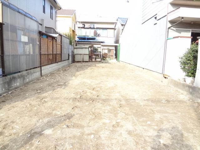 Local photos, including front road. We also made firm ground survey. 