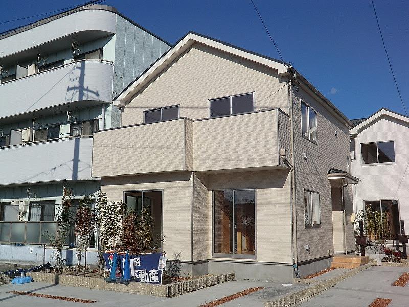 Local appearance photo. Local (12 May 2013) Shooting