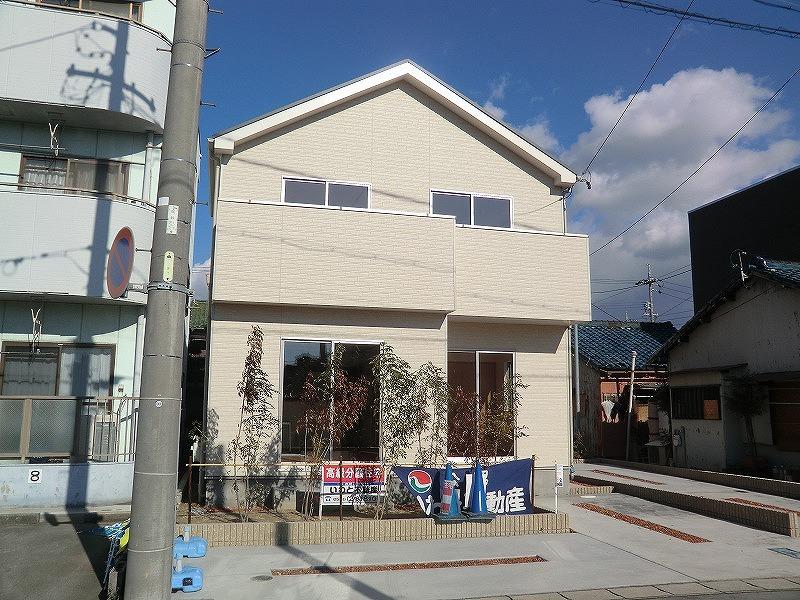 Local appearance photo. Local (12 May 2013) Shooting