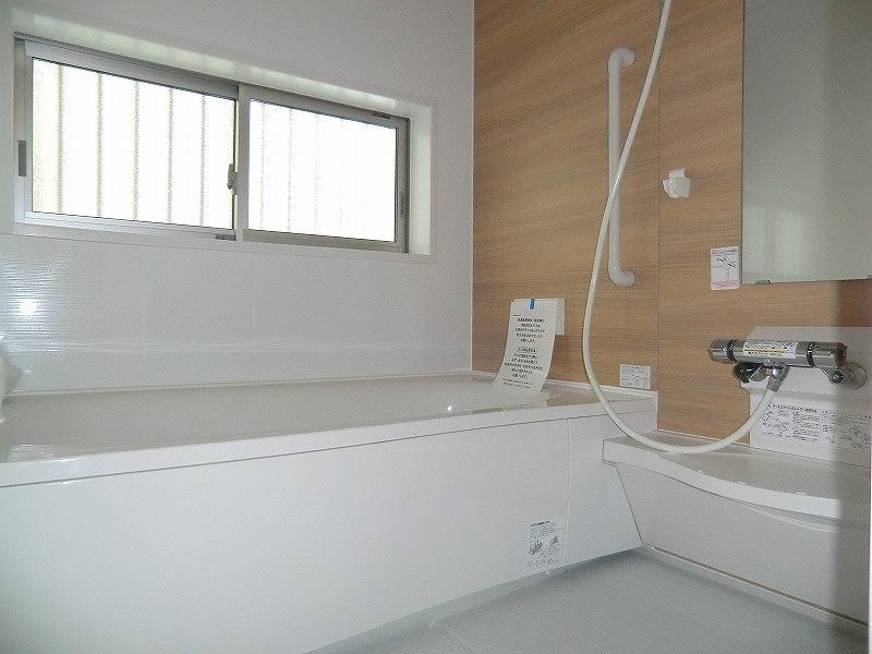 Bathroom. Local (12 May 2013) Shooting