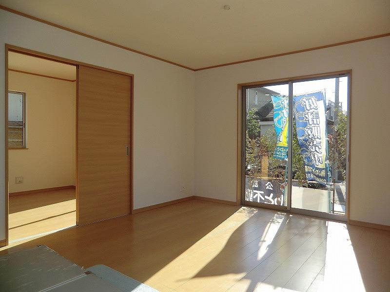 Living. Local (12 May 2013) Shooting