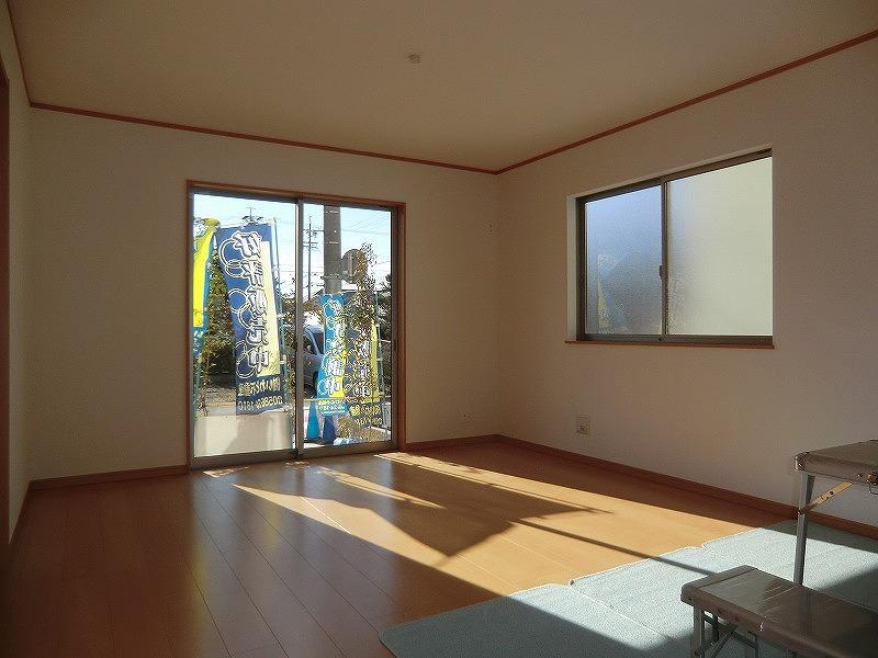 Living. Local (12 May 2013) Shooting