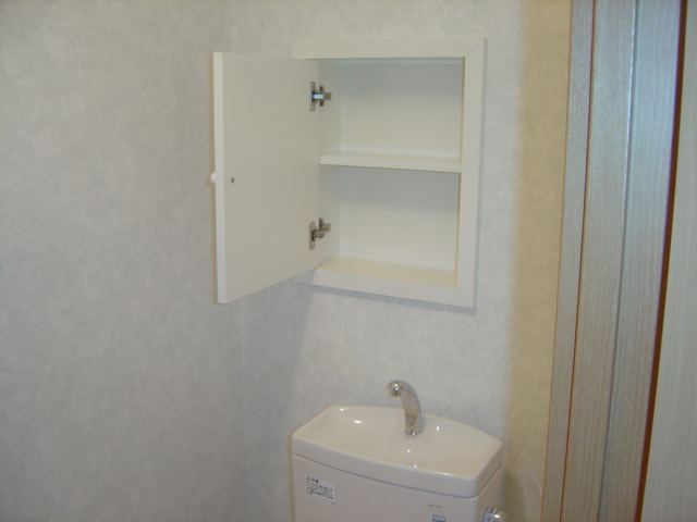 Toilet. Okuni is convenient for storage accessories there is a sanitary BOX! 