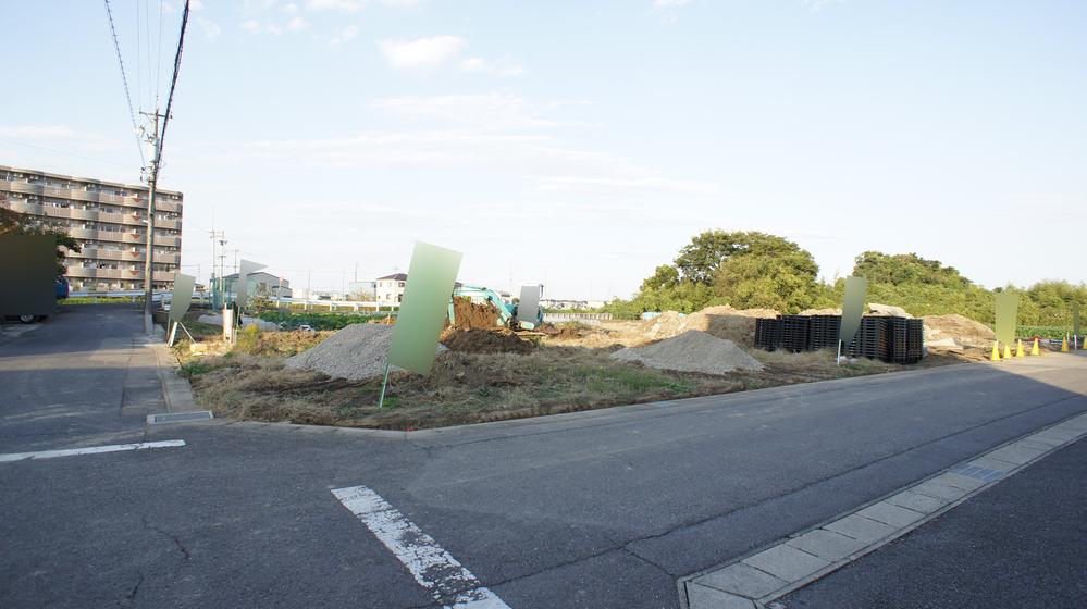 Local photos, including front road. Local (11 May 2013) Shooting