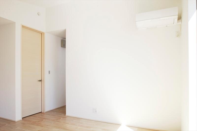 Non-living room. Was nestled a large WIC is to open bedroom in Building A Master Bedroom gradient ceiling. .