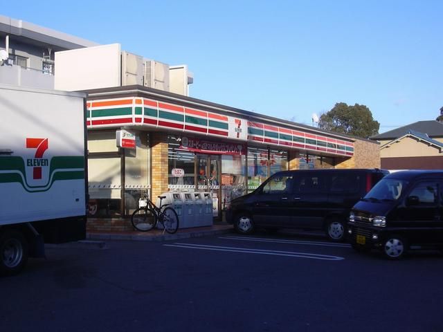 Convenience store. 670m to Seven-Eleven (convenience store)