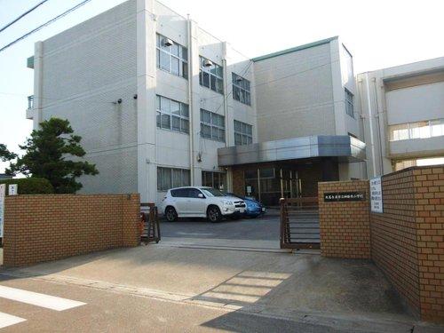 Primary school. Shikatsukita until elementary school 540m