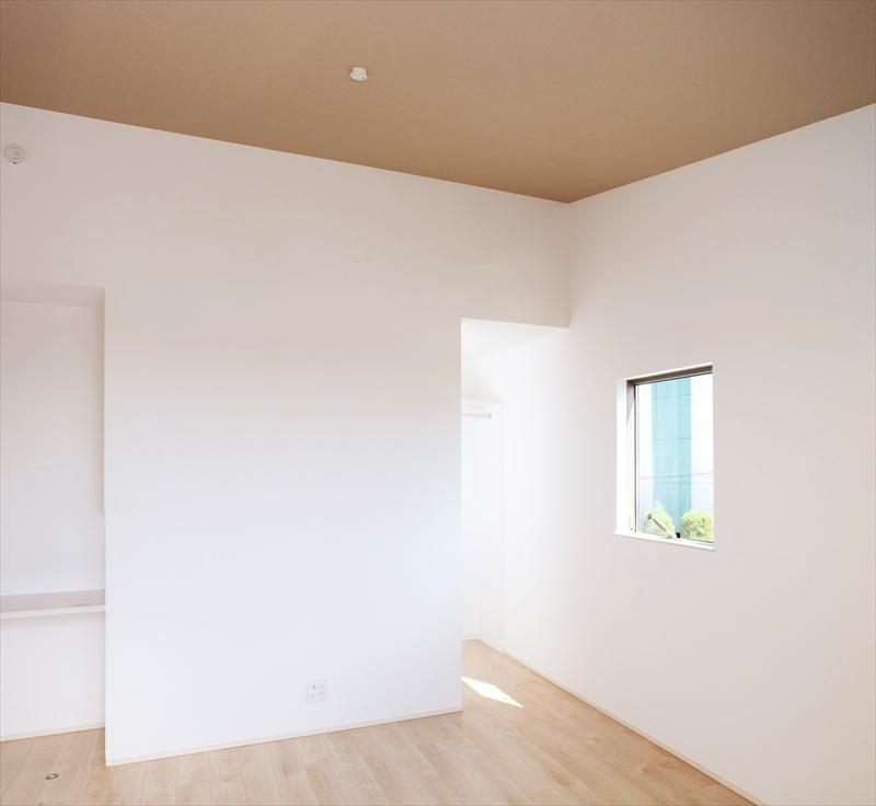 Non-living room. Building A Master Bedroom Nestled the fixtures shelf, It is very convenient put even a little thing. 