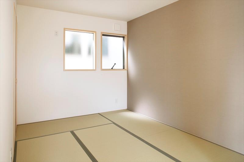 Non-living room. Building A Japanese-style room Japanese-style room adjacent to the living room you can also take in, such as nap space and housework space of the wife of the child. 