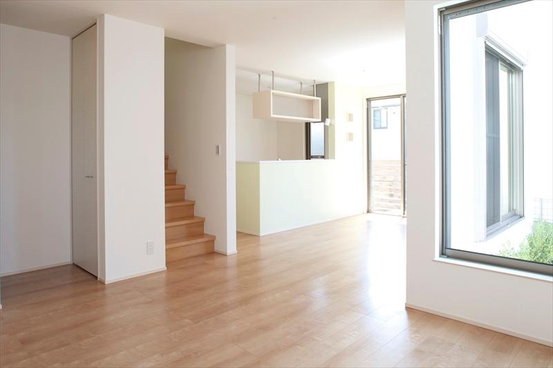 Living. Building D Living To ensure the space living and dining in each, It has been designed to be spacious LDK. 