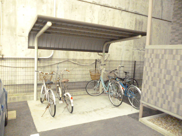 Other common areas. Bicycle storage of resident-only site