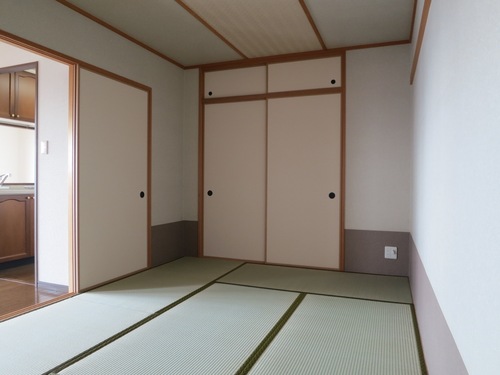 Other room space. Armoire ・ Japanese-style room about 6.0 tatami with upper closet