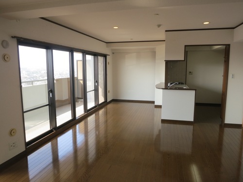 Living and room. About 18.5 tatami living dining with a walk-in closet