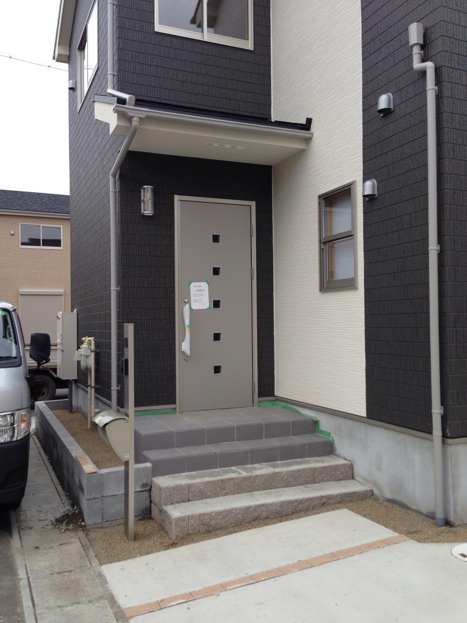 Entrance. Example of construction