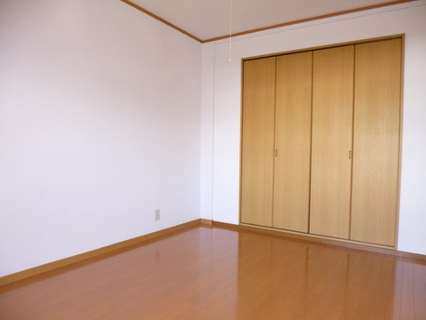 Living and room. 2 Kaiyoshitsu 3