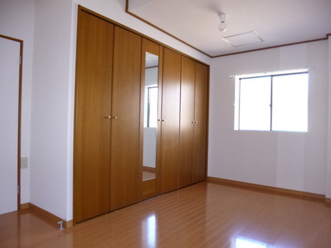 Living and room. 2 Kaiyoshitsu 4