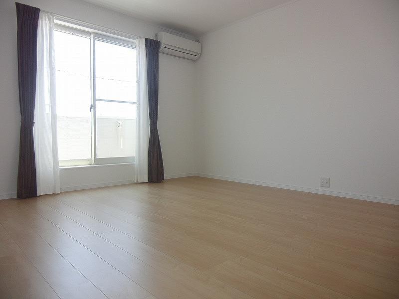 Non-living room. Room (May 2013) Shooting