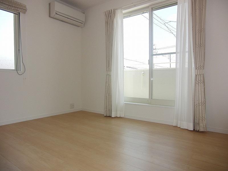 Non-living room. Room (May 2013) Shooting