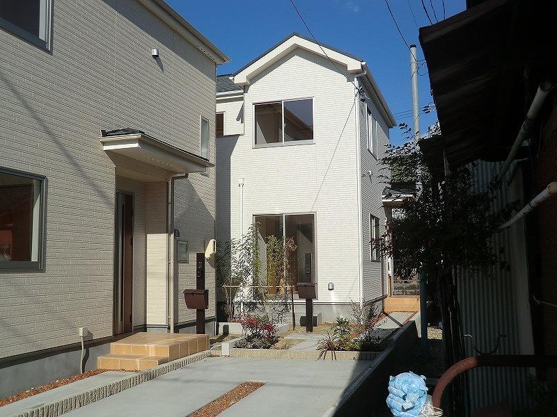 Local appearance photo. Local (12 May 2013) Shooting