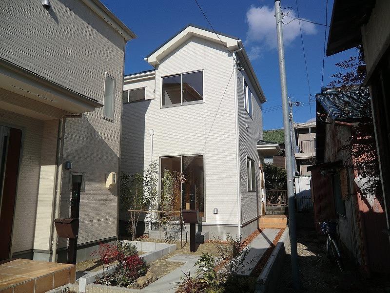 Local appearance photo. Local (12 May 2013) Shooting