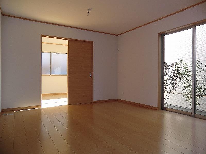 Living. Local (12 May 2013) Shooting