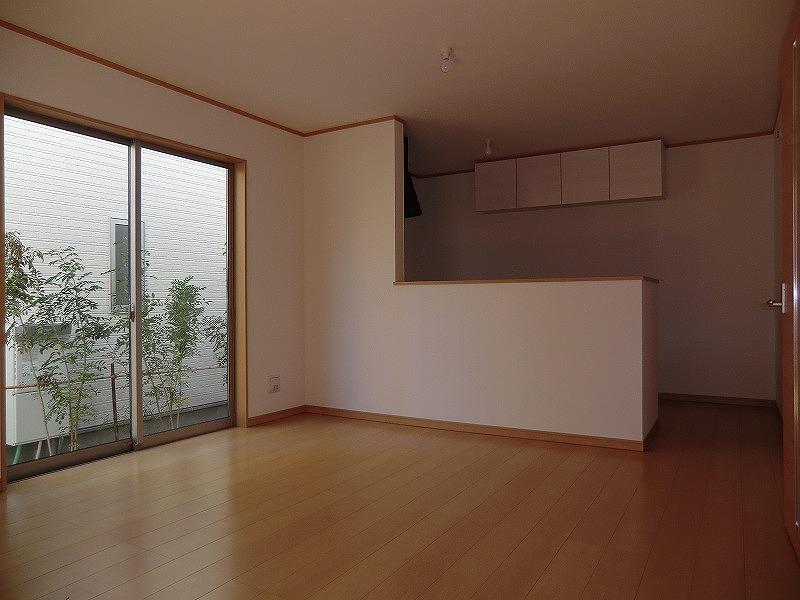 Living. Local (12 May 2013) Shooting