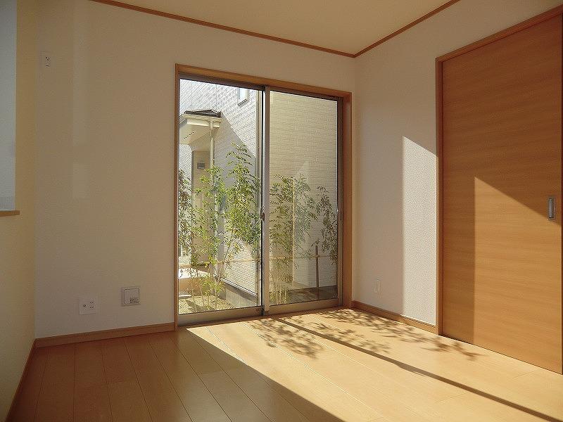 Non-living room. Local (12 May 2013) Shooting