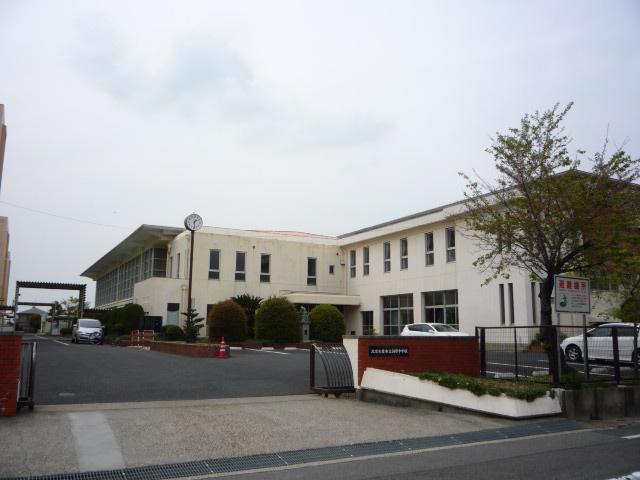 Junior high school. 850m to the north of Nagoya City SatoshiHara junior high school