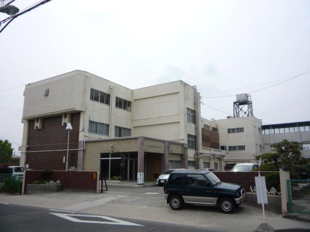 Primary school. 590m to the north of Nagoya Municipal Shikatsu Minami Elementary School