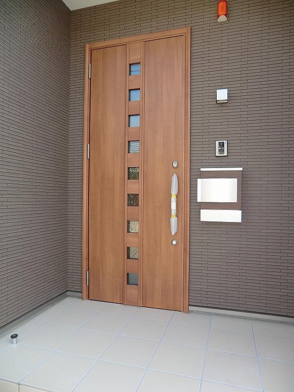 Entrance. Local (September 2013) Shooting